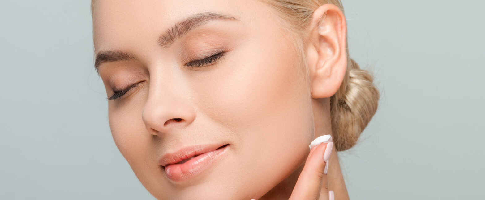 Gepflegte Frau nach der Pflege mit Hyaluronsäure