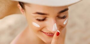 Hautalterung vorbeugen: So bleibt deine Haut jung, frisch & gesund!