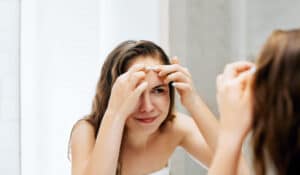 Pickel in der Schwangerschaft: Tipps & Wirkstoffe für deine Gesichtspflege