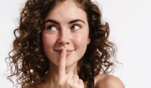 Glänzende T-Zone? Mit diesen 5 Experten-Tipps sorgst du für mattierte Haut!