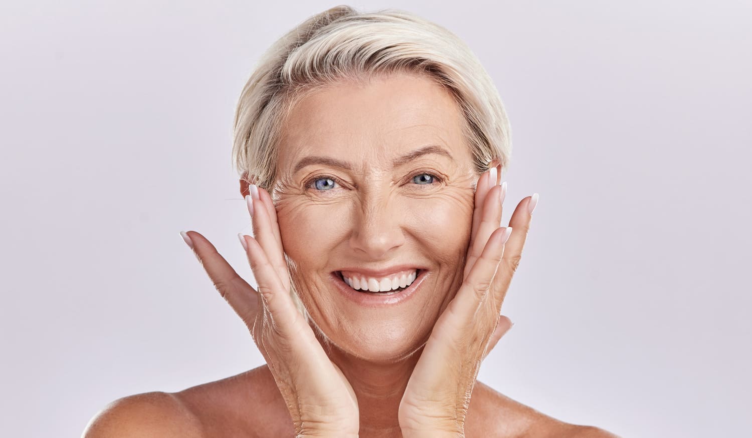 Falten vorbeugen: 17 effektive Tipps gegen Falten im Gesicht, die du kennen solltest