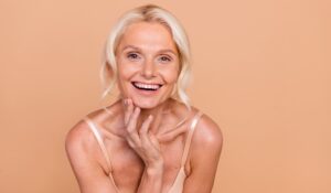 Hautprobleme in den Wechseljahren? Mit diesen Tipps holst du dir dein Strahlen zurück!