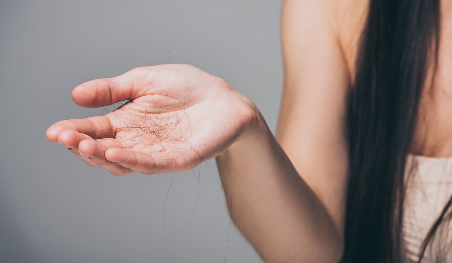 Biotin gegen Haarausfall: Das sagen Studien zu Vorteilen und Dosierung