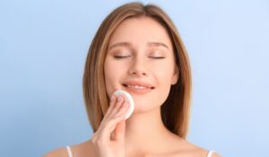 Pflege für sensible Haut: Das sind die besten Tipps für deine tägliche Skincare-Routine