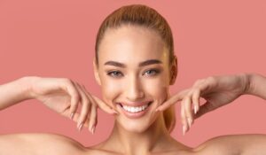 Strahlende Haut bekommen: Diese 7 Tipps brauchst du in deiner Glow-Up-Routine