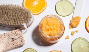 Gesichtspeeling für empfindliche Haut: Mit diesen 5 Expertentipps findest du das Richtige