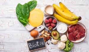 Biotin Lebensmittel: Tabelle, vegane Top-10-Quellen und Tipps zur optimalen Aufnahme