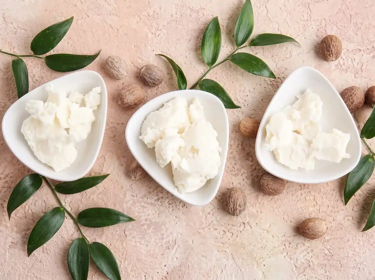 Sheabutter in Keramikschalen